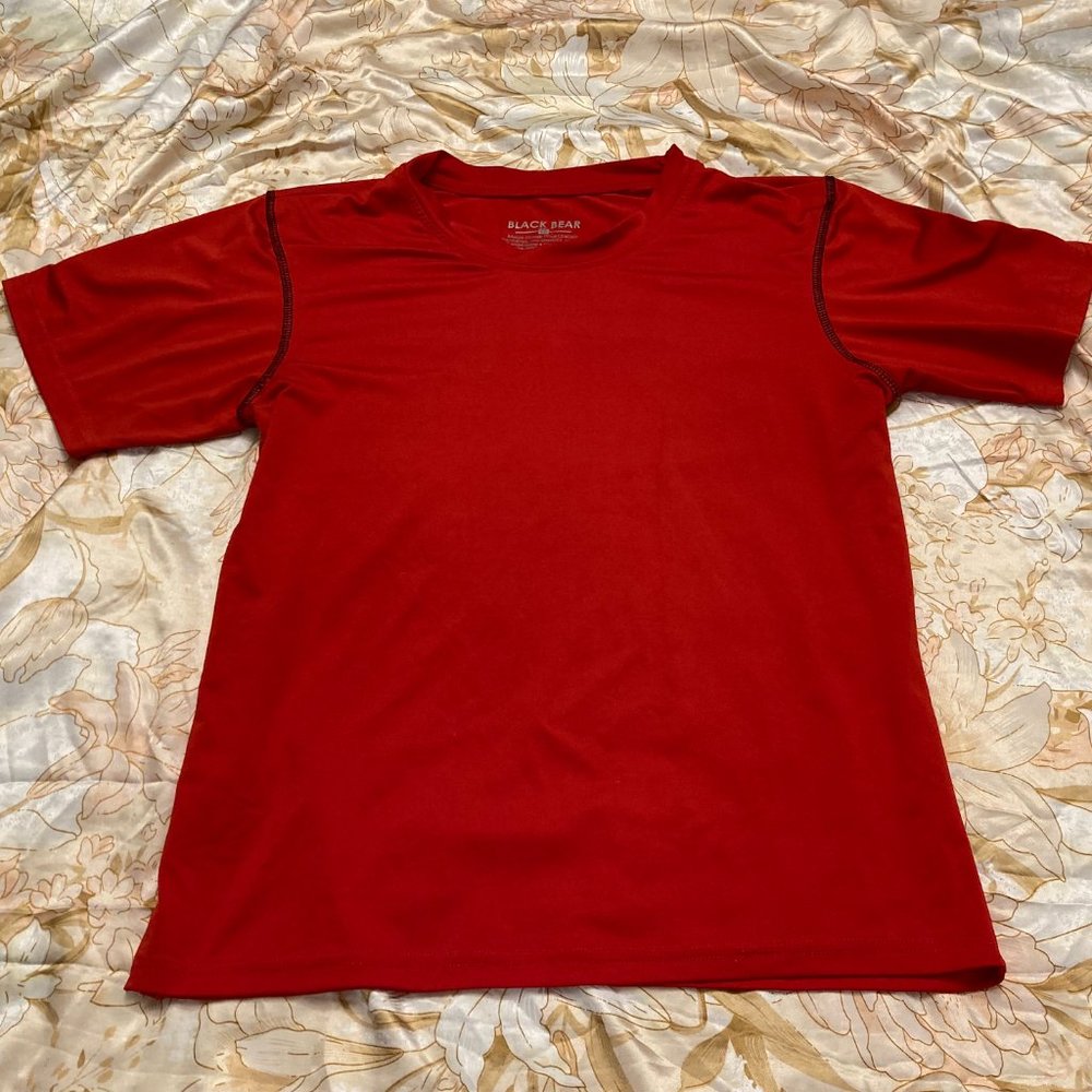 Black Bear Red Jersey Style Short Sleeve T Shirt, Excellent Condition
